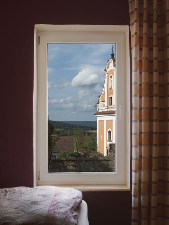 Hotel Pod Strazi Lhenice Buitenkant foto