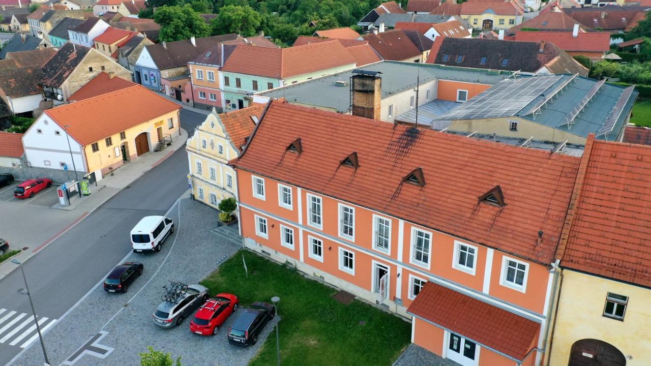 Hotel Pod Strazi Lhenice Buitenkant foto