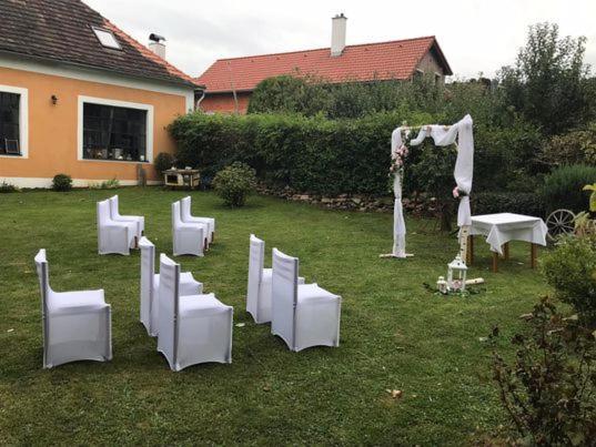 Hotel Pod Strazi Lhenice Buitenkant foto