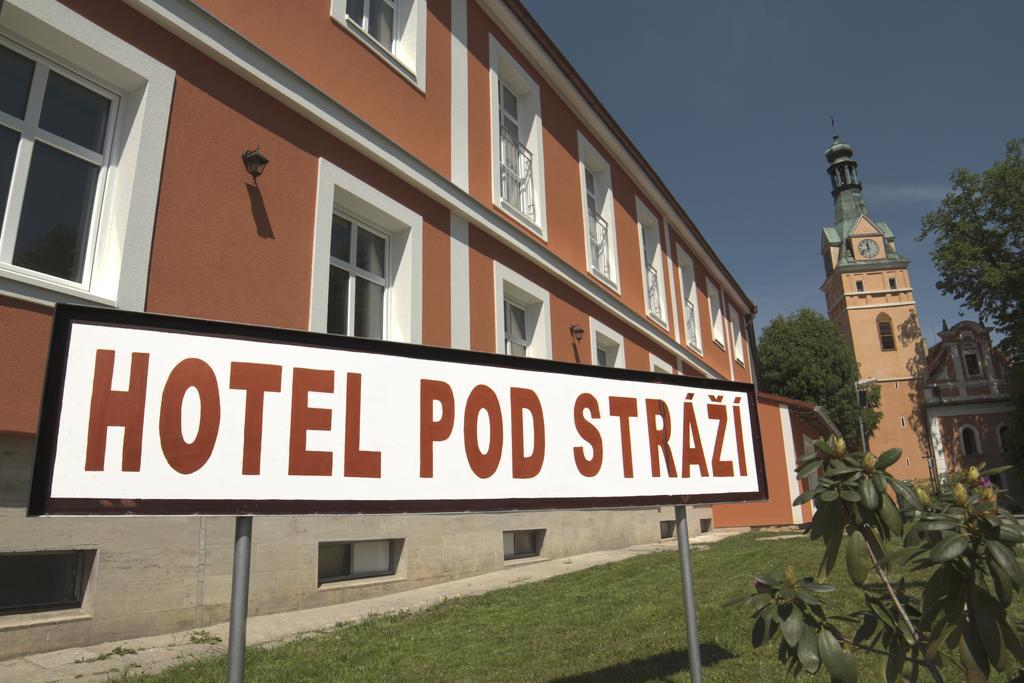 Hotel Pod Strazi Lhenice Buitenkant foto